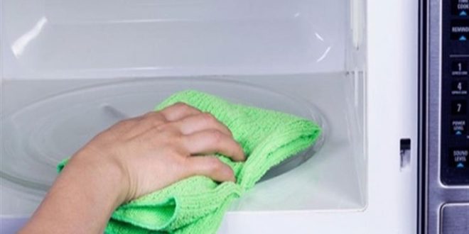 تنظيف الأجهزة الكهربائية في المنزل